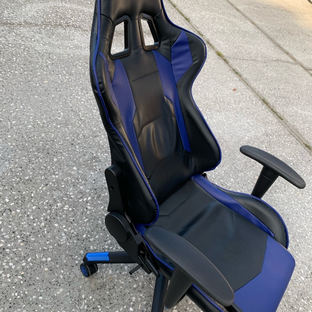 Adjustable gaming chair black and blue